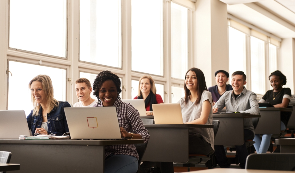 Salle de cours avec des étudiants
