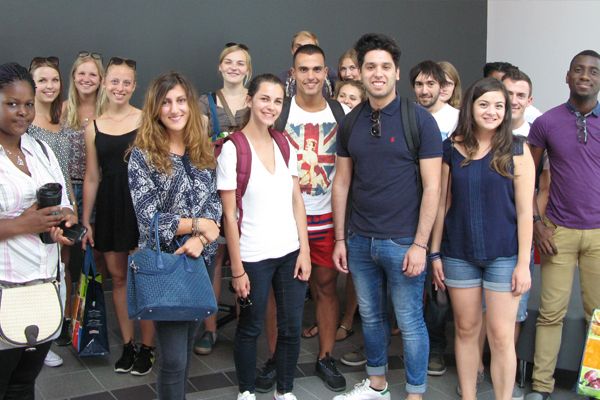 Groupe d'étudiants d'une association