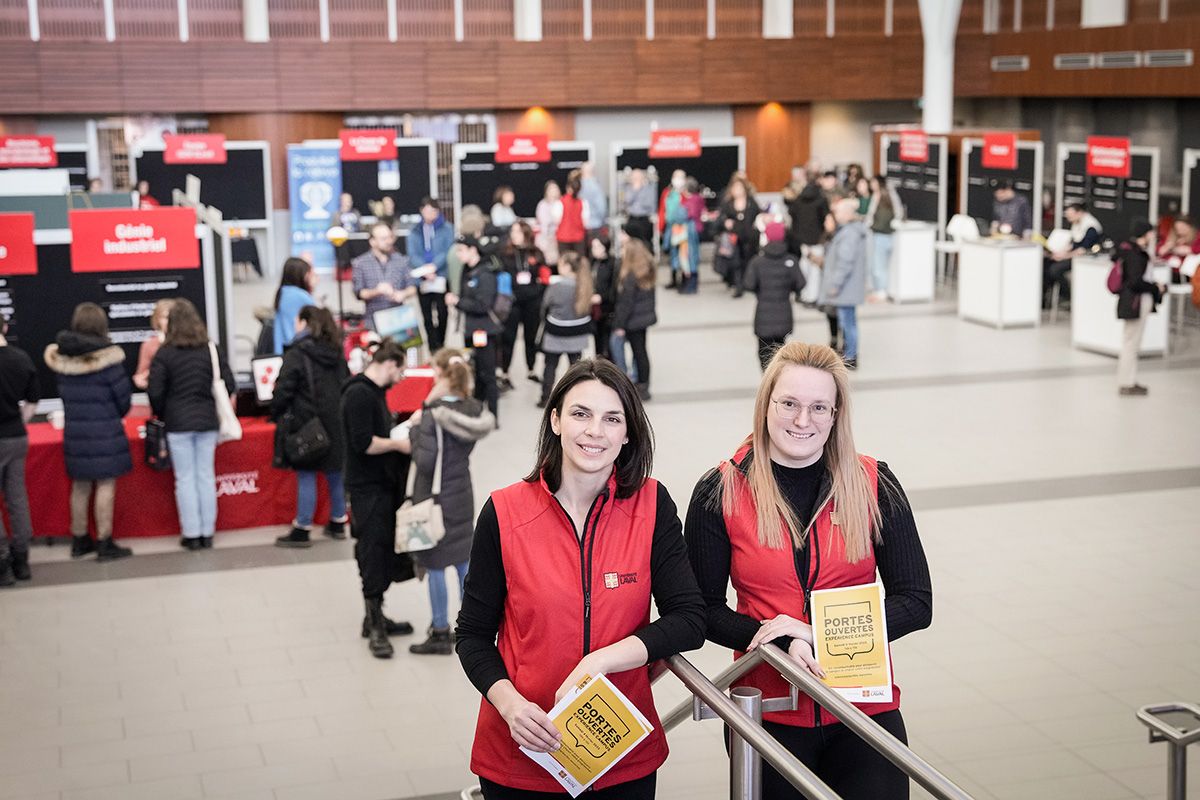 deux employées de l'Université Laval aux Portes ouvertes