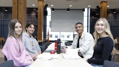 Groupe d'étudiants et d'étudiantes