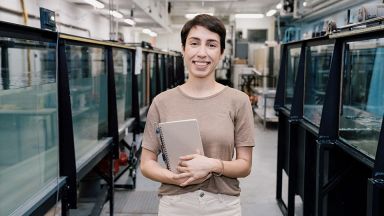 étudiante dans un local de la faculté