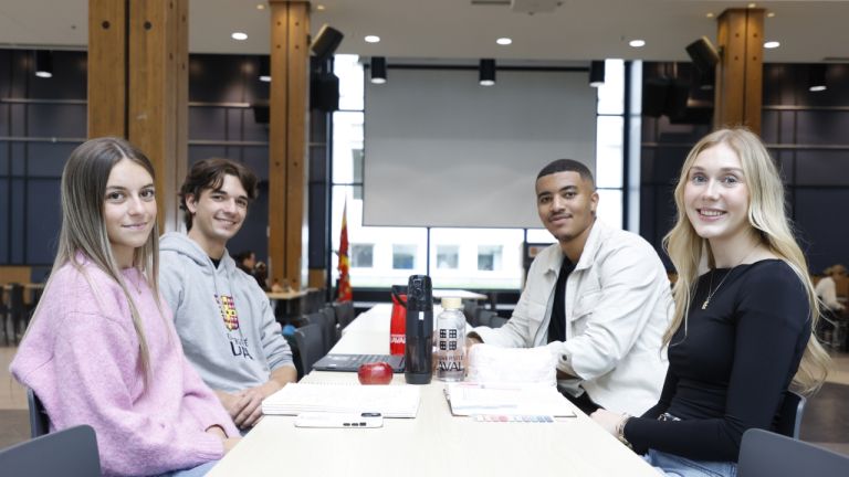 Groupe d'étudiants et d'étudiantes